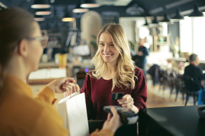 girl uses credit card